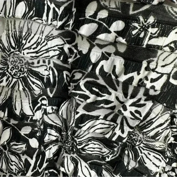 R&M Richards Ruffled Fabric  Blazer Black & White Floral Size 14W - Picture 15 of 16